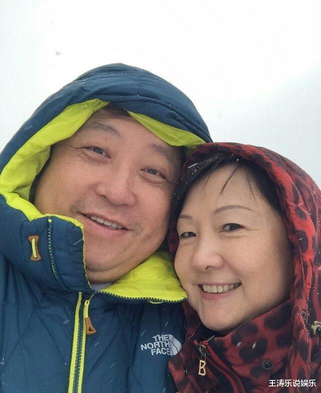 王晶|王晶老婆近照曝光,看到长相后才大悟,为什么当年邱淑贞输了