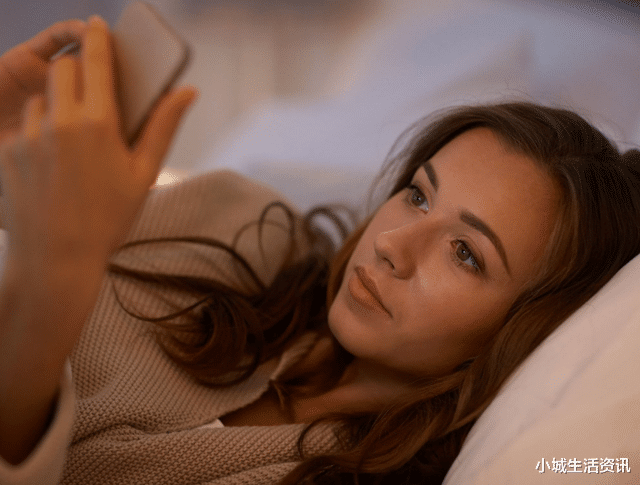 『』还以为偷看“不良网站”没事？手机会出现这3种情况，要及时收手