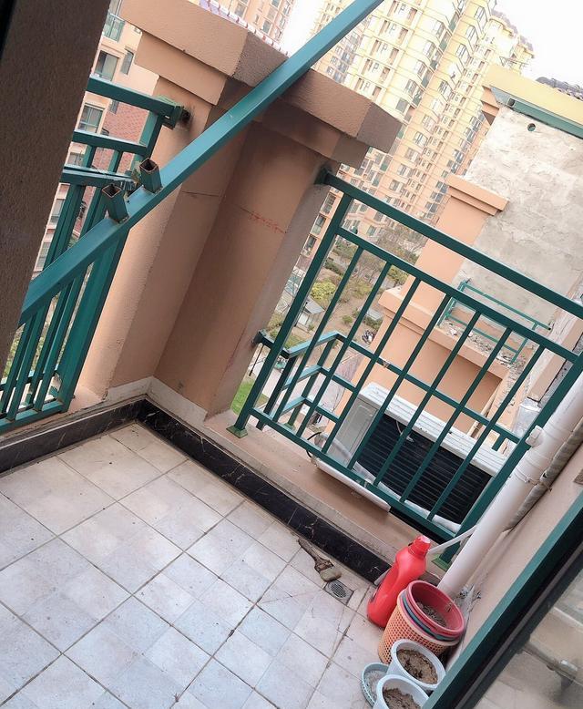 |北欧新房完工，客厅的家具搭配温馨又舒适，一入门就被迷住了