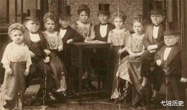 弋说历史|奥地利小伙身高如幼童，二十一岁后突然暴长一米多，到底怎么回事