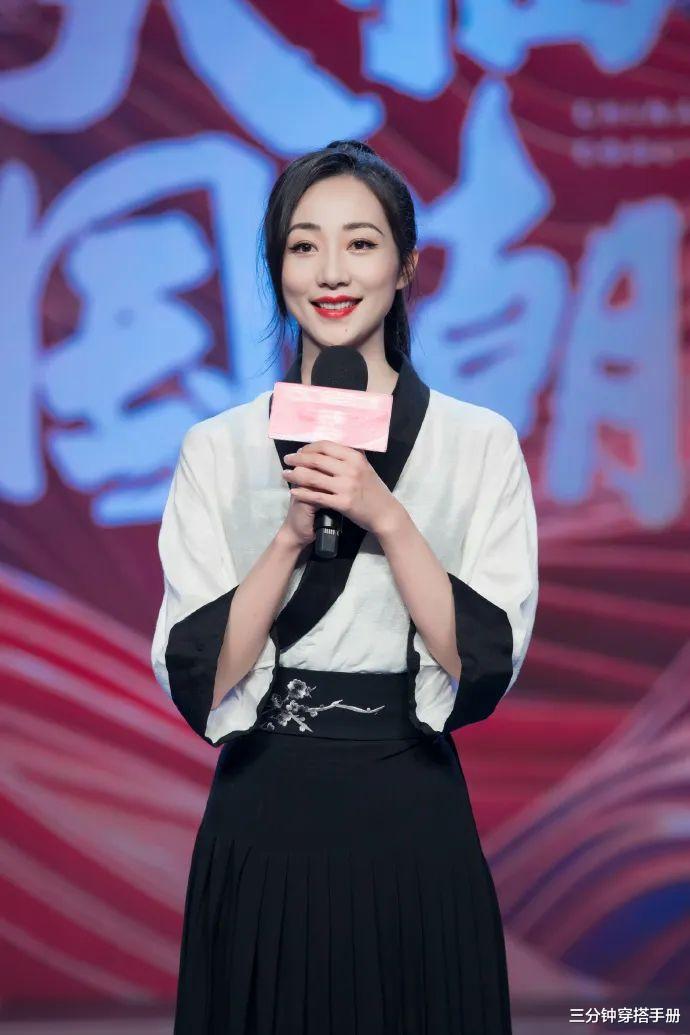 刘海■韩雪笑起来真是绝色！斜刘海配上高马尾，谁敢信她都已经37岁了