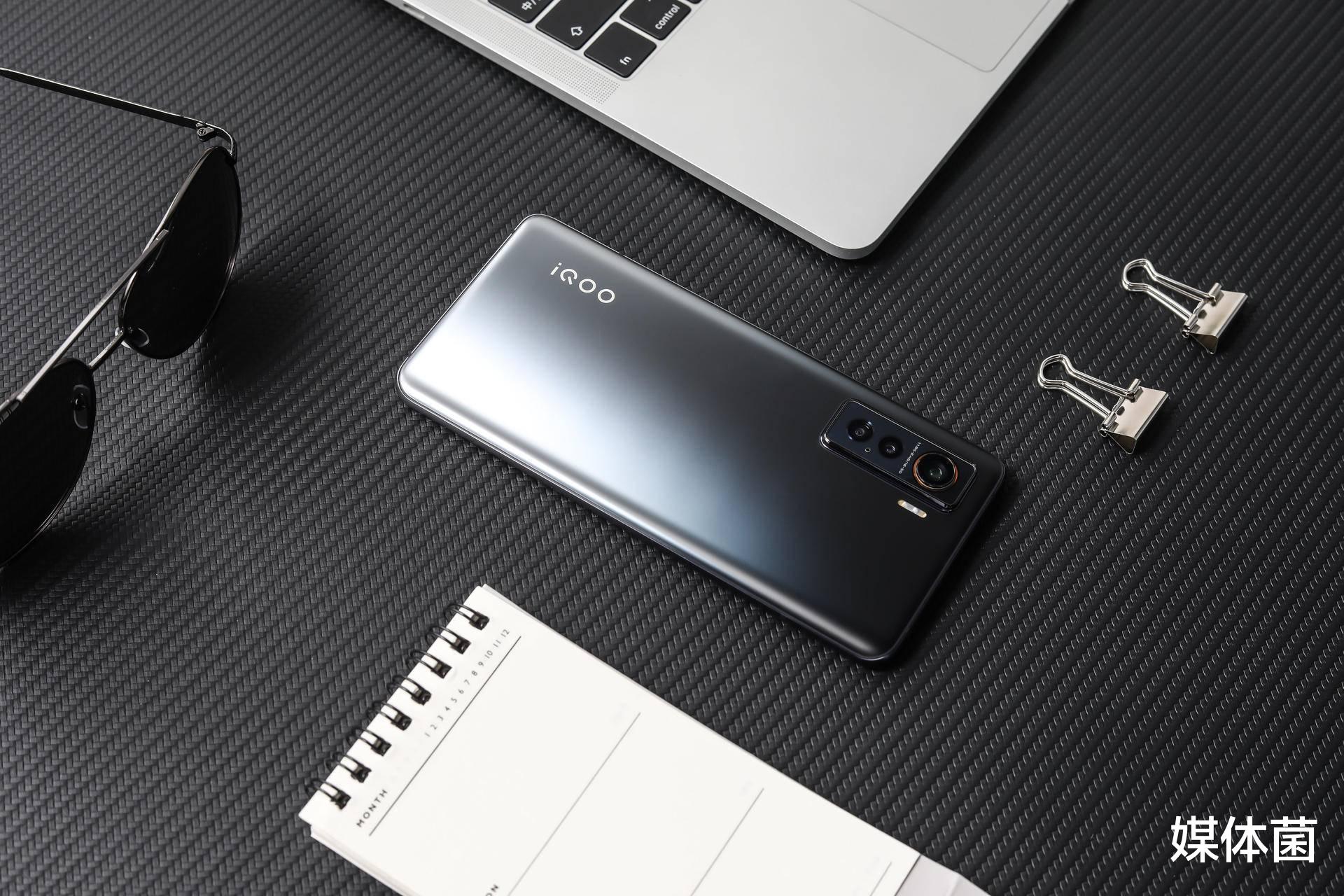 iQOO 5|一款没有短板的实力派，iQOO 5你的游戏最佳搭档