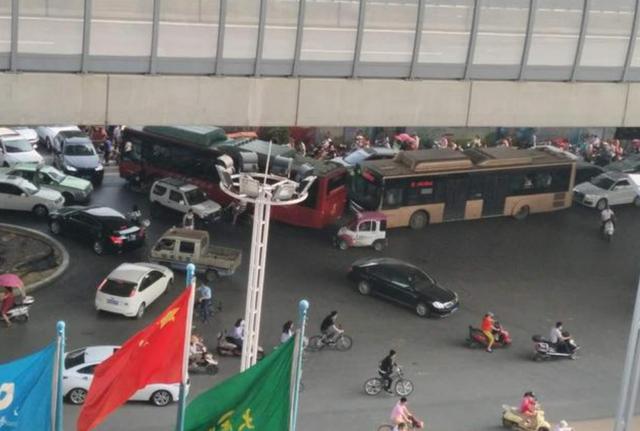 电动车：禁摩又“限电”，百姓代步车被严查，交警提醒：一次性扣12分