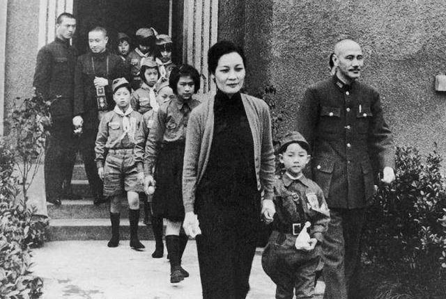 张灵甫|张灵甫黄百韬战死沙场，蒋介石回台湾后，如何对待他们的后代？