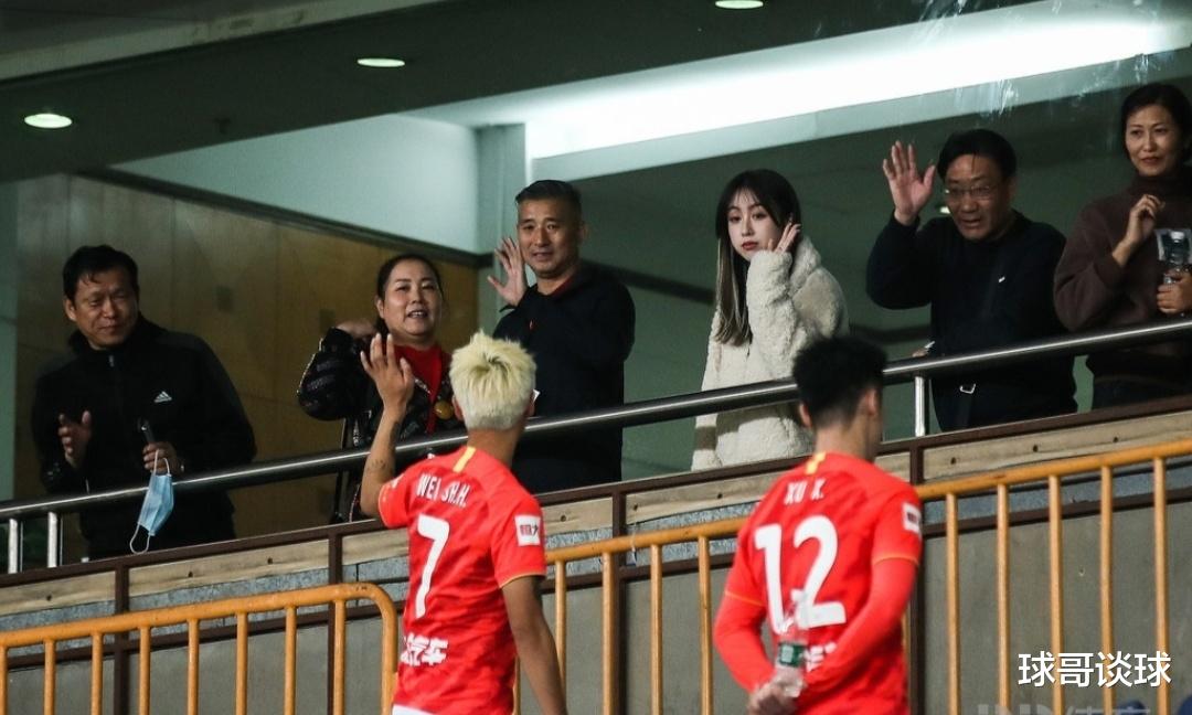 韦世豪|令人羡慕！从青春到年少的爱情，韦世豪女友发文庆祝六周年