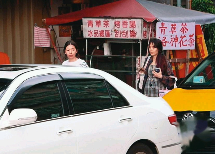 『郭碧婷』台媒曝郭碧婷已怀孕6个月，肚子隆起很明显，大腹便便走路迟缓