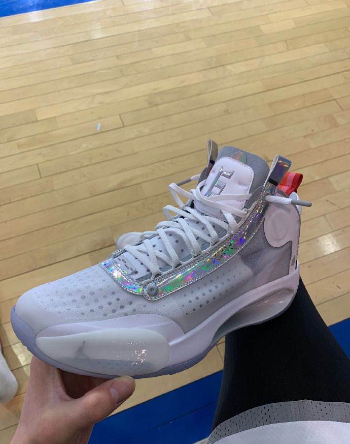 #郭艾伦#郭艾伦：傻！网友：什么玩意儿？