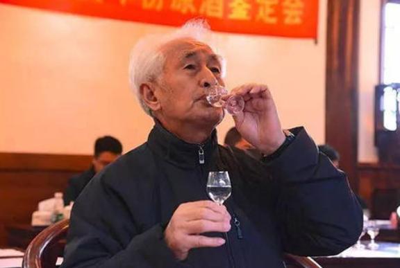 #季克良#他被誉为“当代酒仙”，喝掉2吨酒，把一瓶酒做到市值一万亿