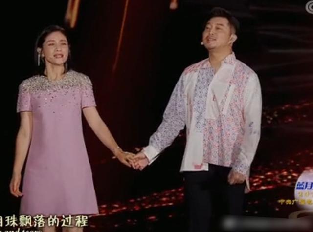 胡可|胡可晒儿子比赛照，6岁小鱼儿穿西装成钢琴王子，颜值逆袭超安吉