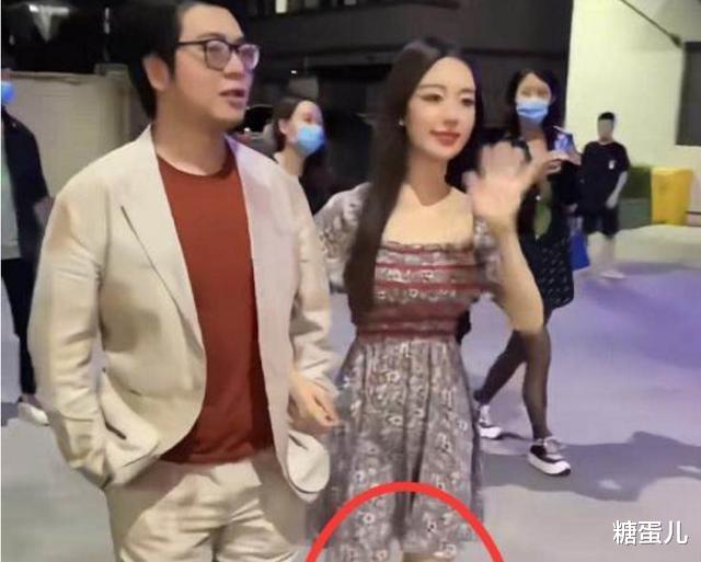 明星素颜|郎朗老婆素颜崩了之后，出门又被拍，本人确实不漂亮！