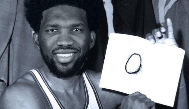 湖人队|17投7中，16篮板统治禁区！湖人忘记霍华德吧，佩林卡260万赚大了