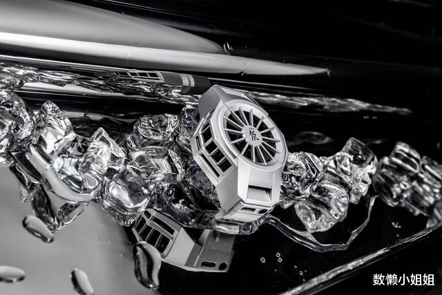 |如冰似霜 冰风银翼红魔5S图赏