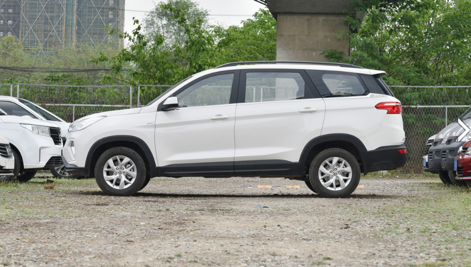 面包车|“月光族”别再等了，五菱新车5.68万起，这次没有面包味