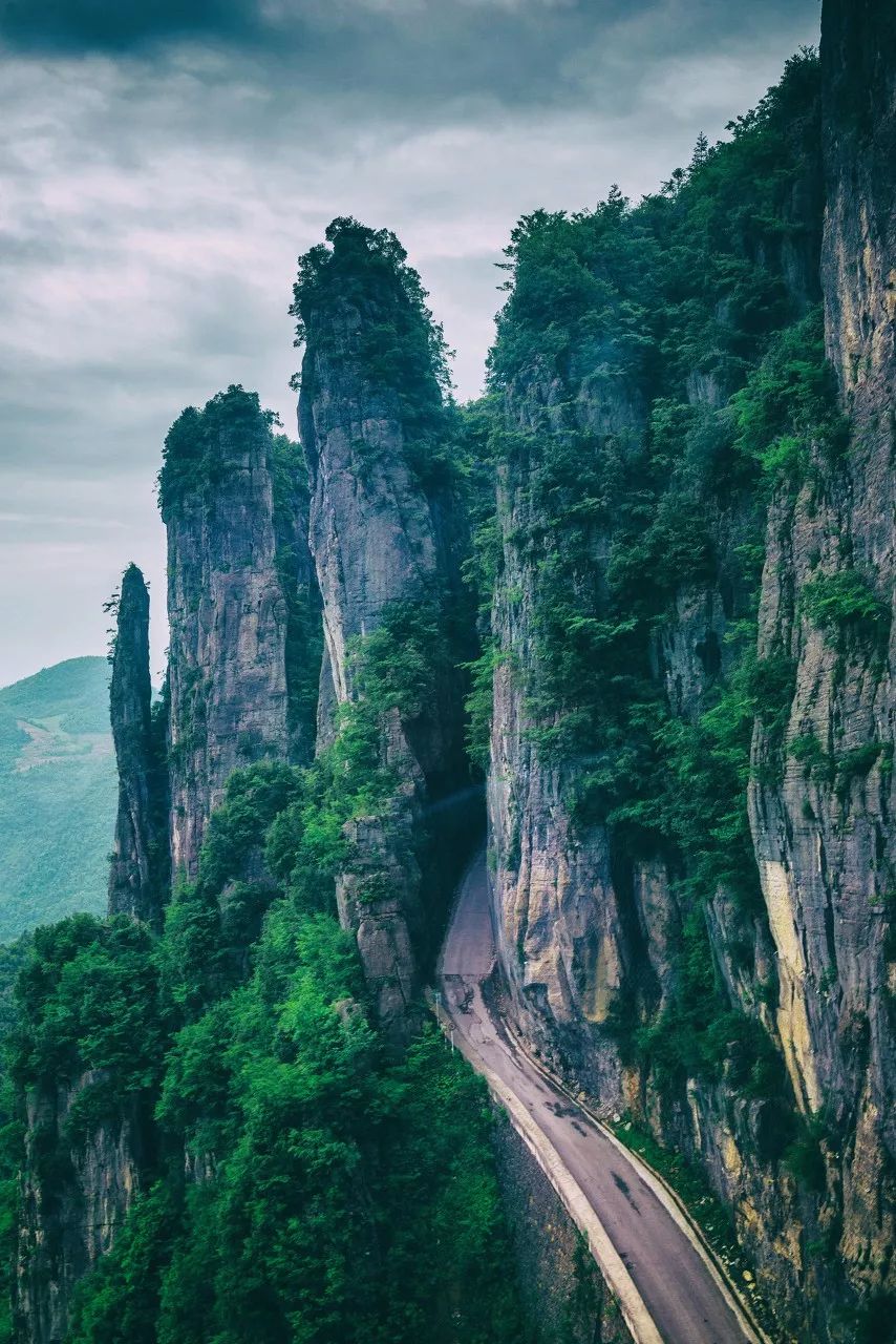 石林|中国又一“仙境天路”横空出世！左手天堂右手地狱，一路景点门票全免！