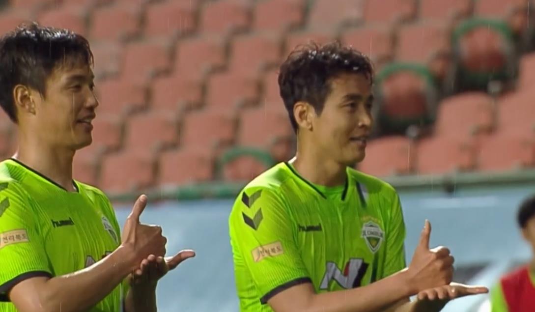 「韩国职业足球联赛」1-0!42岁老将头槌发威,K联赛霸主取得开门红,对手输球又输人