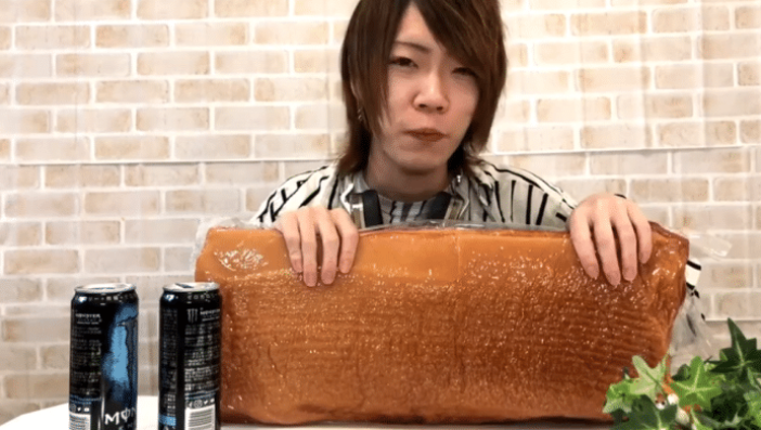 牛排|大胃王吃50斤“烤牛排”，镜头拉近一看穿帮，网友：吃不起还装？