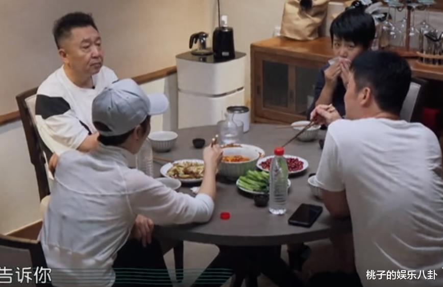 于谦|《幸福三重奏》于谦套路儿子上幼儿园逗笑妻子，收吴京儿子为徒很欣慰