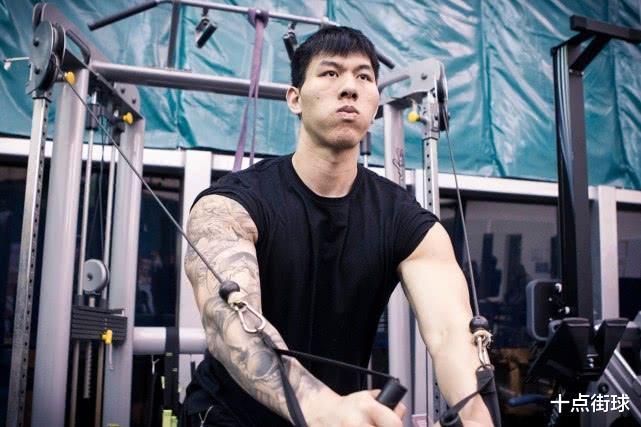 [姚明]中国野球第一人：女友漂亮年薪超CBA状元，曾与姚明死敌双目对峙