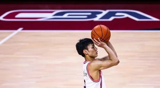 徐杰|30助攻0失误！FIBA都称赞的00后新星！1米8也能引领中国男篮未来