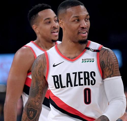 达米恩·利拉德|超远压哨三分+1打3！又一后卫打疯：利拉德半场26分血虐森林狼