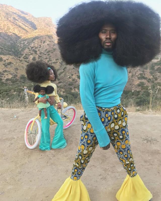 吉尼斯世界纪录@黑人男子靠一头直立的头发吸粉50万，走红后还开创了自己的事业