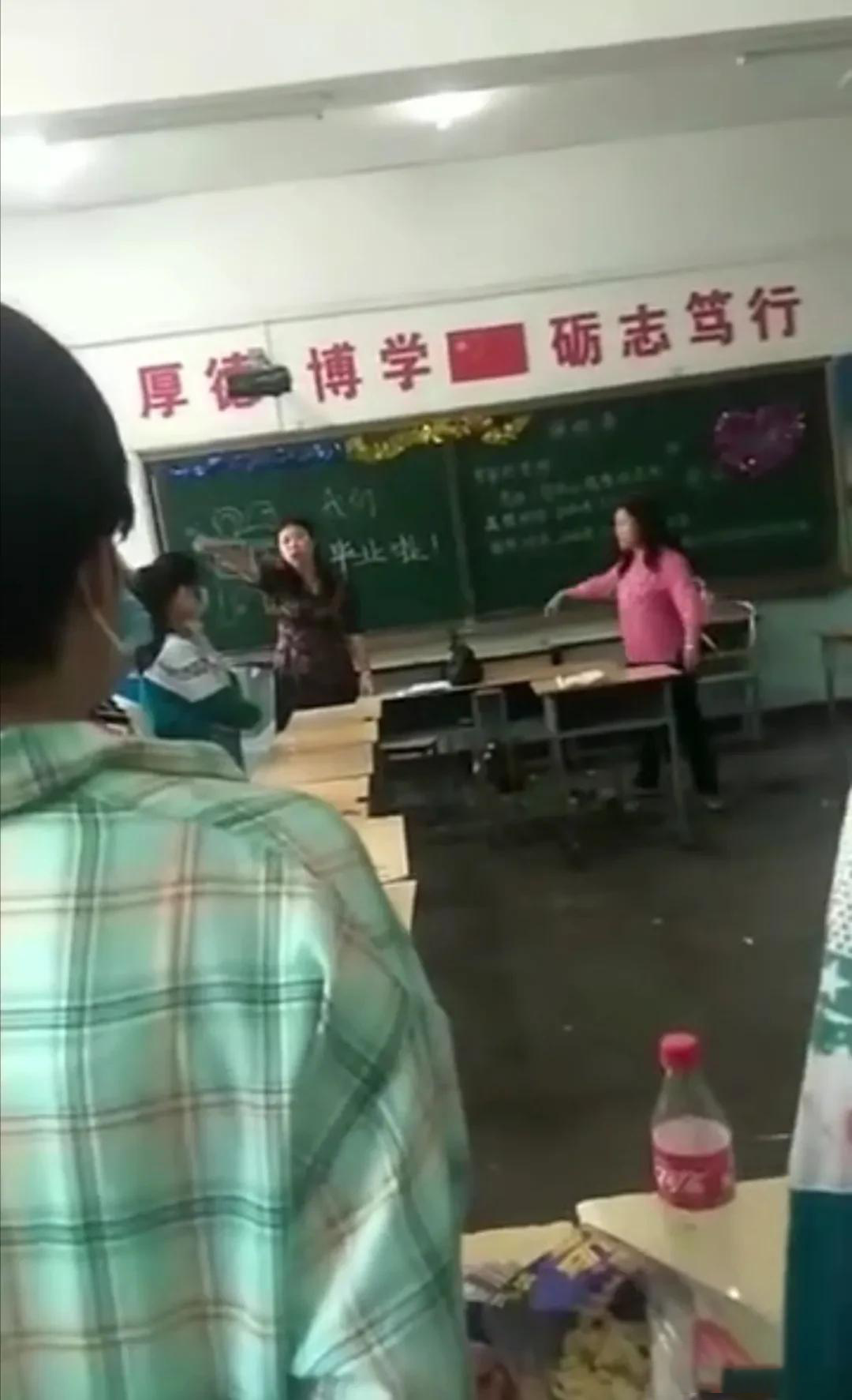 教师|人民女教师、因妒忌心理辱骂学生?结果:撤销教师资格,四位校长免职!