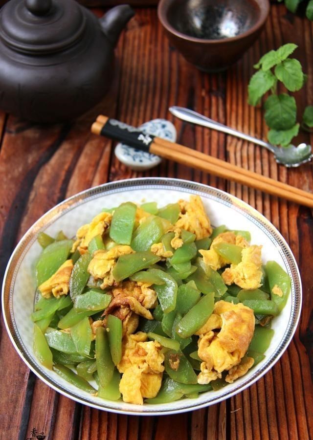 莴笋|秋天,少吃猪肉多吃它,才2元一斤,家家吃得起,比肉还香