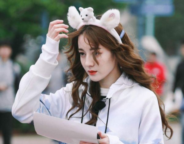 迪丽热巴@《极限挑战》终于定档！节目组公开聊天记录，有谁注意热巴的头像？