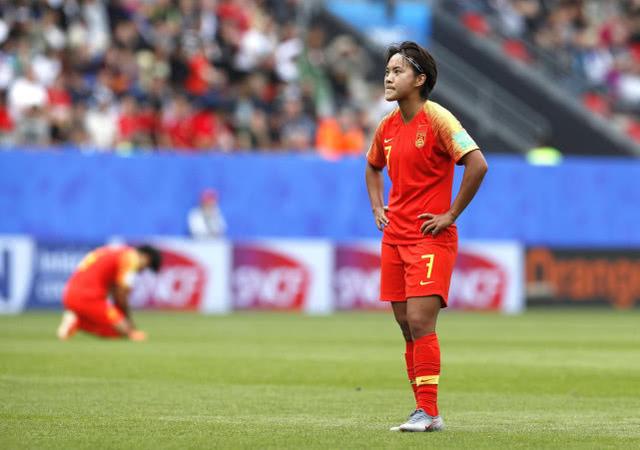 『江苏苏宁』热身赛！快攻抢球破门，中国女足1-1战平江苏男足