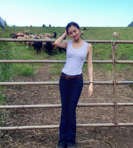 『景甜』景甜早年前旧照被扒，当看到原图后，网友：怪不得资源这么好