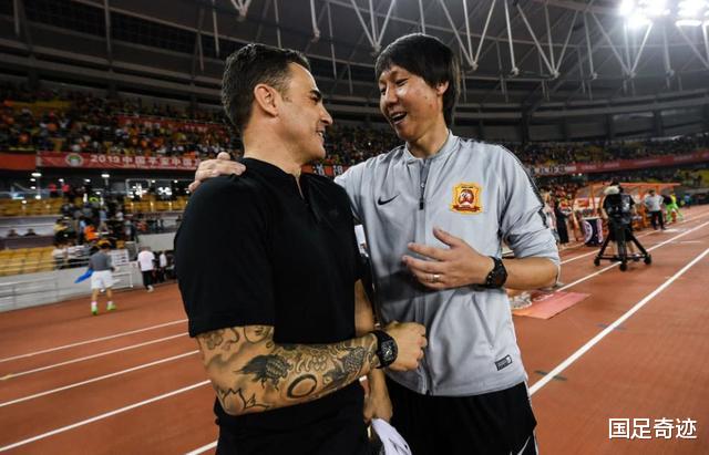 「上海上港」偷师卡纳瓦罗！李铁完美复制恒大打法，上港点出输给国足主要原因