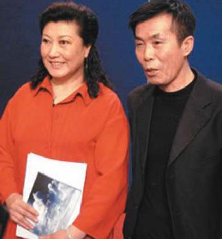 何庆魁|2015年，与高秀敏\共享\何庆魁12年的张艳茹，笑着死在何庆魁怀里