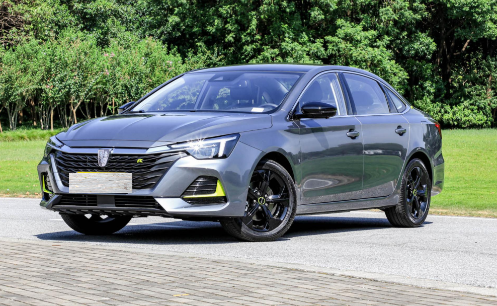 荣威i6|荣威再造“颜值帝”，3平米大天窗，跑车也不过如此