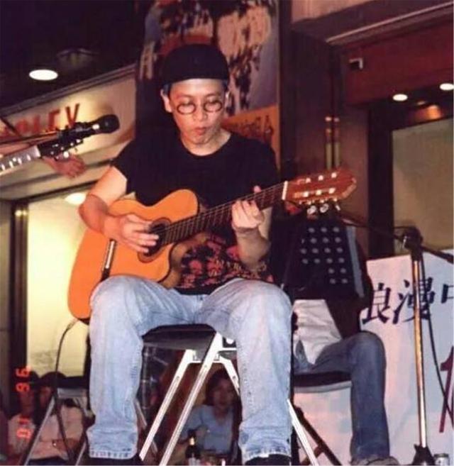 张雨生|张雨生31岁车祸去世，妹妹15岁意外身亡，徒弟成乐坛天后