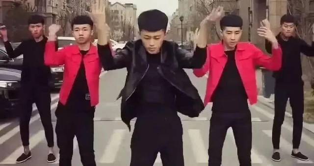 「李子柒」李子柒首次公开豪宅，我却看到背后最悲哀的一幕：中国式审美，太可怕了！