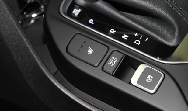 |汽车上不能乱按的4个按键，新手要多加注意，别等出了事才知道