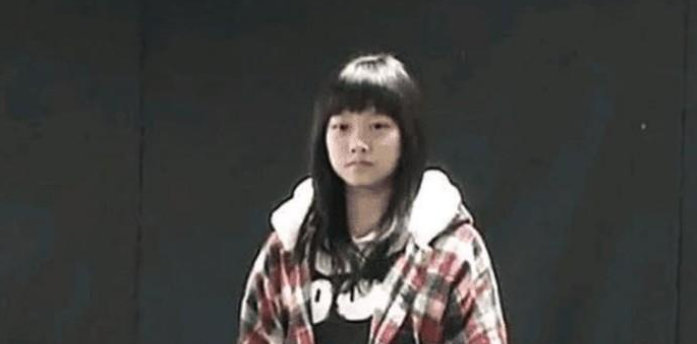 冯提莫|冯提莫“艺考照”被扒，当年网红滤镜还没普及，样子过于真实！