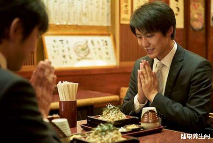 『长寿』日本人讨厌运动,平均寿命却是全球第一,秘诀可能只有一个字