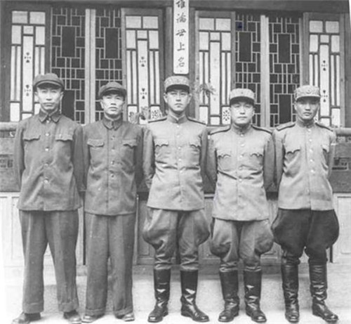 |他处决3000日本战俘，朝鲜战场率300人击败2万美军，最后神秘消失