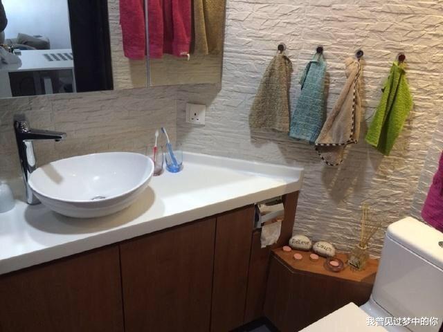 「香港」姑妈在香港花700万买下的38平米新家，卫生间才2平大！