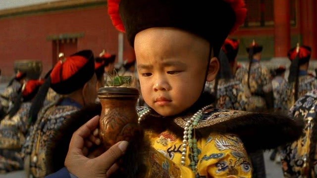 【溥仪】溥仪晚年遇见昔日太监，迎面跪下大喊三个字，让溥仪十分尴尬