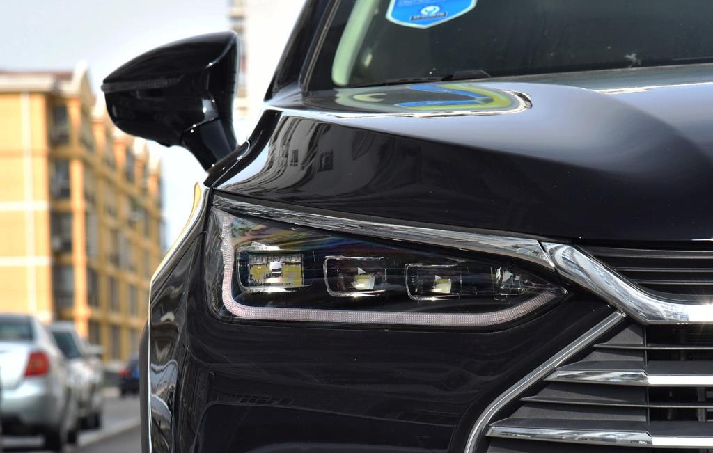 「比亚迪」民族品牌的骄傲!空间不输汉兰达,丐版配2.0T+6AT,售13.99万起