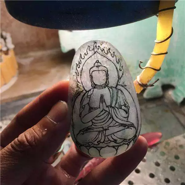 翡翠|翡翠原石切割设计分享！如何利用好每一寸毛料