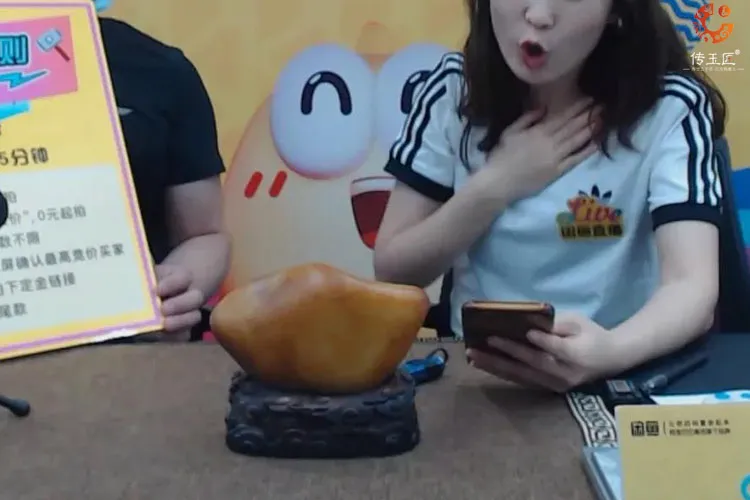 |前有4000万卖“火箭”，现有2210万拍卖【和田玉】！