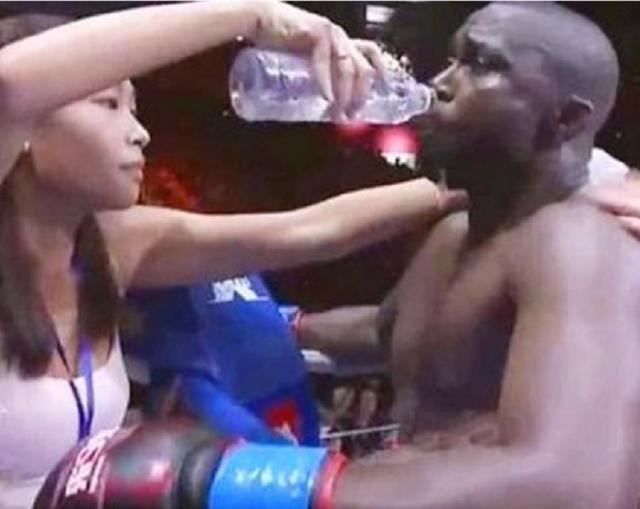 ▲那个嫁给黑人拳王，3年生下两个孩子的中国女孩，现在过得怎么样