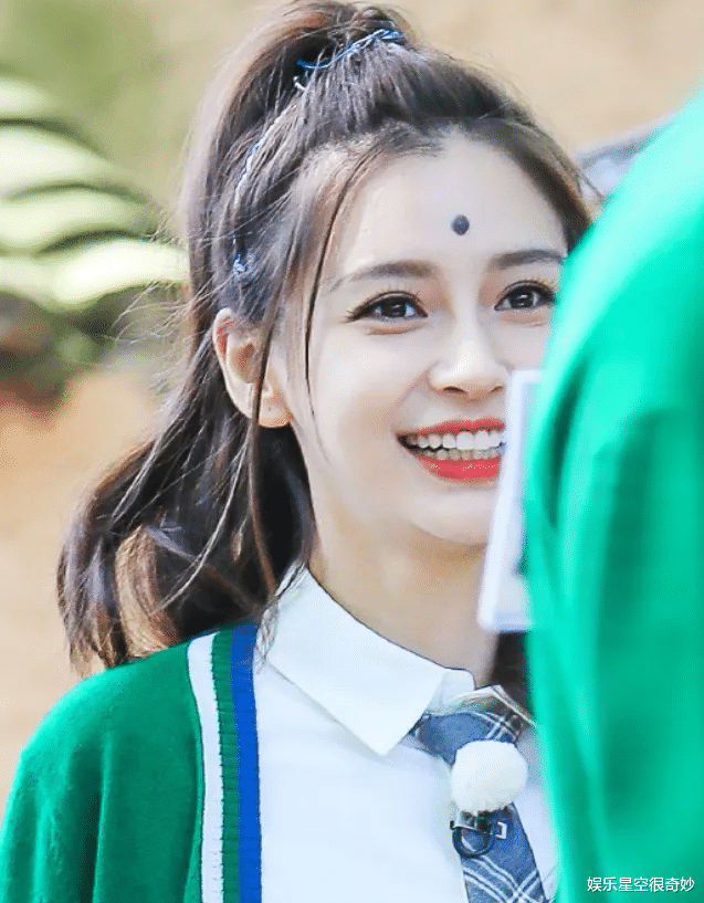 [Angelababy]谁还记得《跑男》“大黑球”事件？杨颖无名指永久损伤，粉丝心疼不已