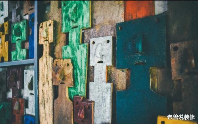 :她家不铺地,不做吊顶,全屋钢管水泥风,看到阳台我懵了!