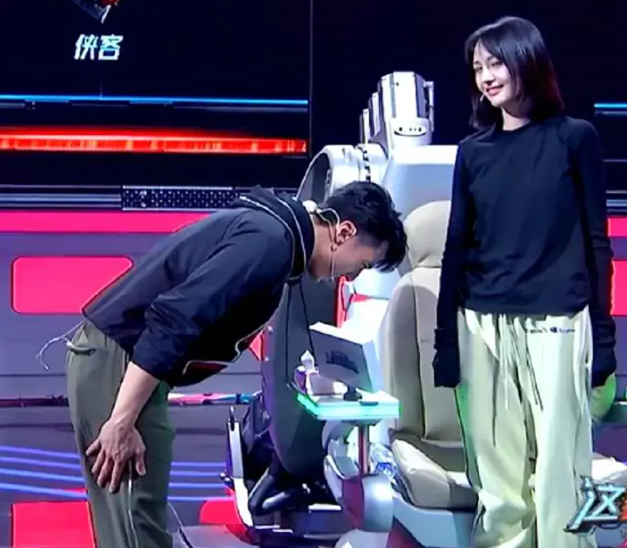 郑爽|郑爽被曝拍综艺要六千万,是撒贝宁十倍,态度恶劣遭业内联手拉黑