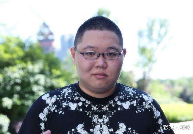 [pdd]PDD晚餐堪称豪华，张大仙略显低调，看到老马后，粉丝：太抠门了