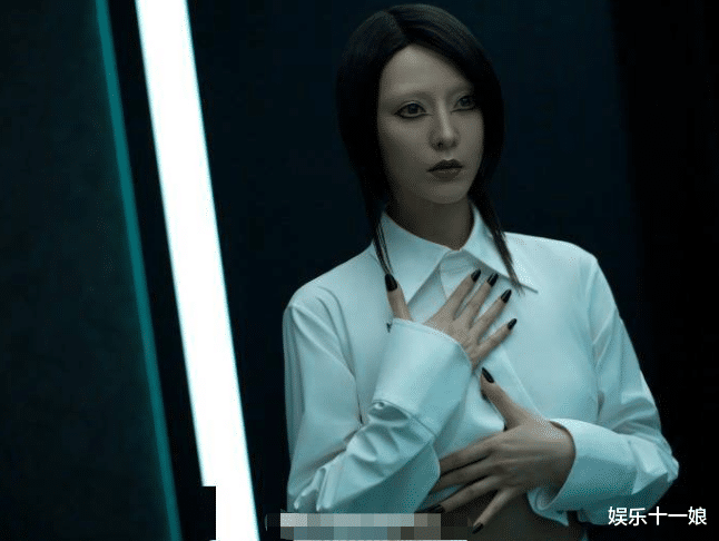 范冰冰|李晨刚否认复合，范冰冰就忍不住“报复”？看清照片：细思极恐！